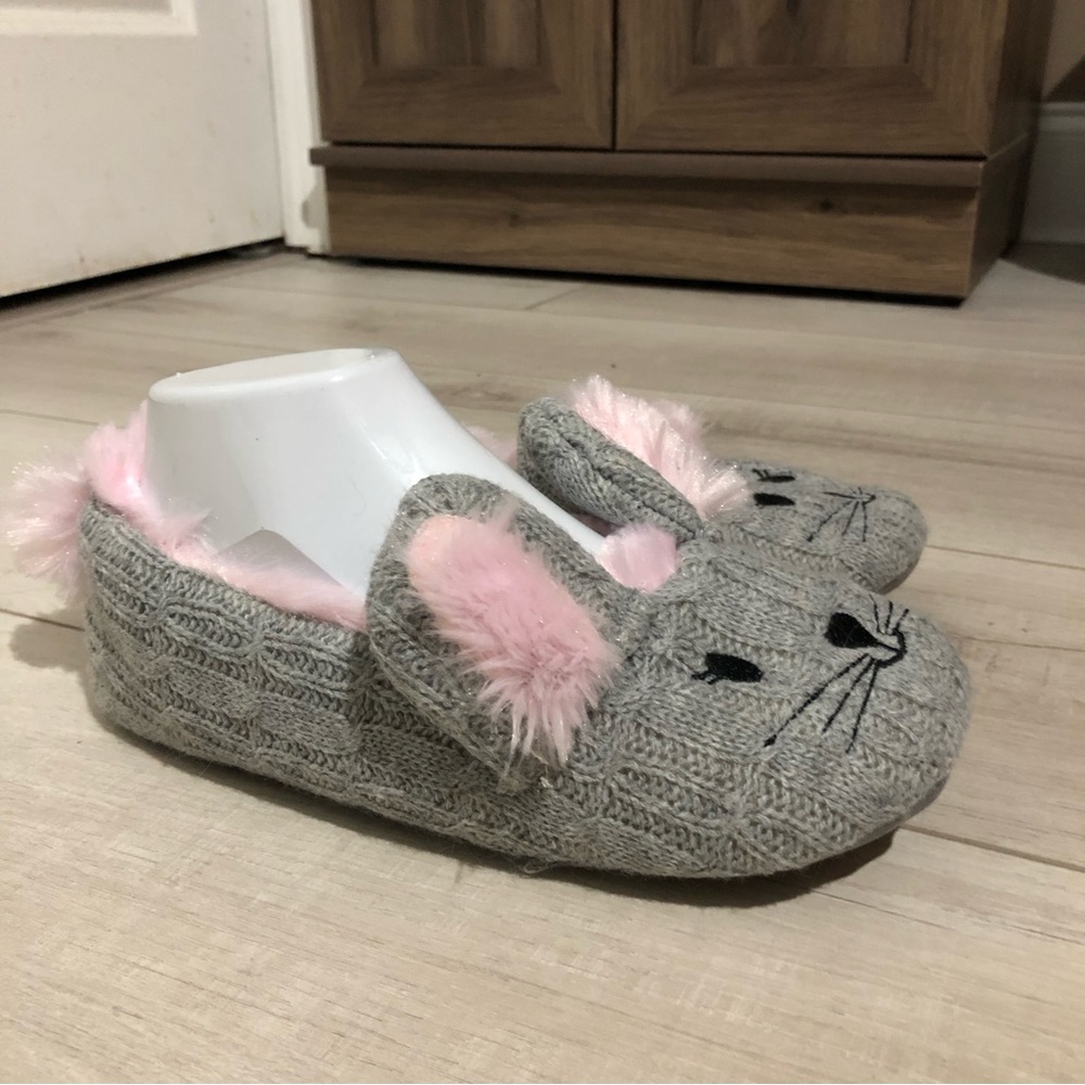 Jessica Simpson slippers size 6-7